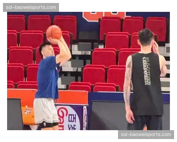 上海队114-80轻取同曦 偰李永炜创个人赛季新高 上海队114-80轻取同曦 偰李永炜创个人赛季新高